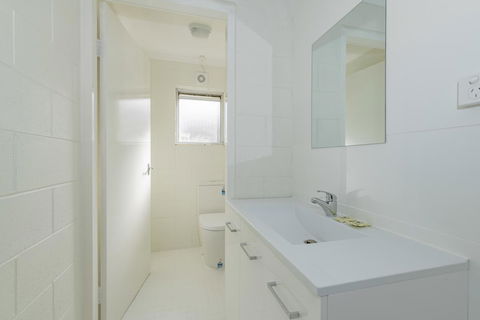 4 Bedroom House - Hobart CBD - Free Parking - Free WIFI - Accommodation Bookings 24