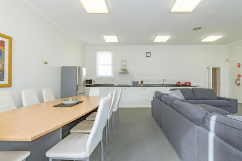 4 Bedroom House - Hobart CBD - Free Parking - Free WIFI - Accommodation Bookings 16