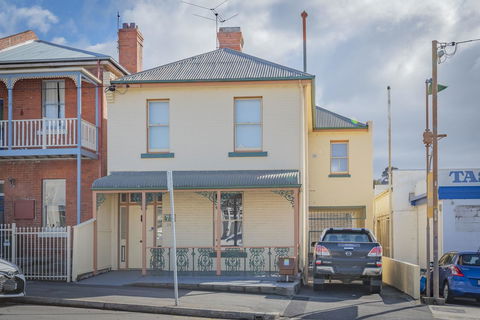 4 Bedroom House - Hobart CBD - Free Parking - Free WIFI - Accommodation Bookings 5
