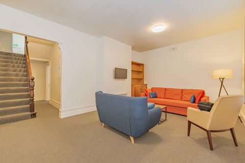 4 Bedroom House - Hobart CBD - Free Parking - Free WIFI - Accommodation Bookings 6
