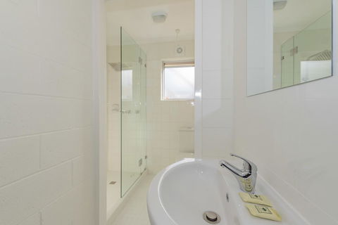 4 Bedroom House - Hobart CBD - Free Parking - Free WIFI - Accommodation Bookings 11