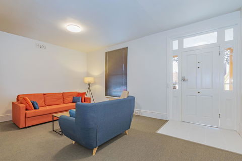4 Bedroom House - Hobart CBD - Free Parking - Free WIFI - Accommodation Bookings 10