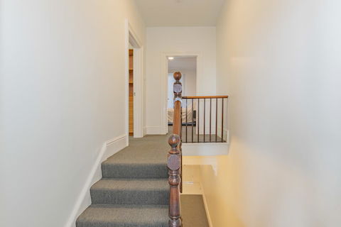 4 Bedroom House - Hobart CBD - Free Parking - Free WIFI - Accommodation Bookings 19