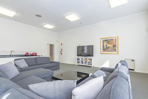 4 Bedroom House - Hobart CBD - Free Parking - Free WIFI - Accommodation Bookings 12