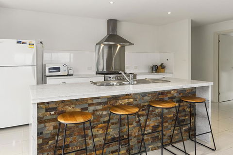 170 Hazards View Drive - Unit 2 - Accommodation Bookings 4