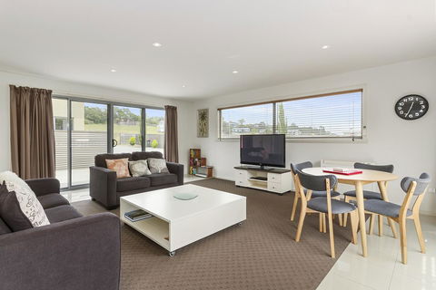 170 Hazards View Drive - Unit 2 - Accommodation Bookings 5