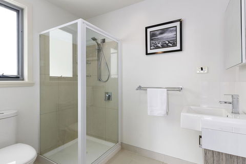 170 Hazards View Drive - Unit 2 - Accommodation Bookings 9