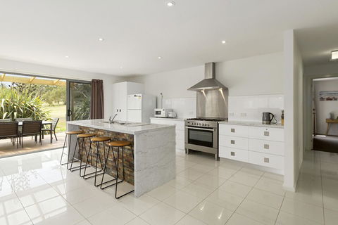 170 Hazards View Drive - Unit 2 - Accommodation Bookings 2