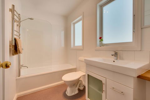 Rosehaven Cottage - Accommodation Bookings 16