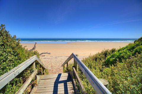 Amare Beachside Luxury - Accommodation Bookings 24