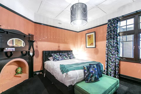 Insomnia On Elizabeth - Accommodation Bookings 2