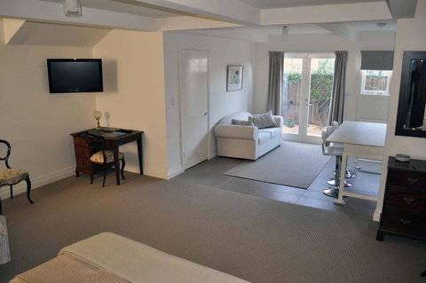 Belton Apartments-Hedge Cottage - Accommodation Bookings 31