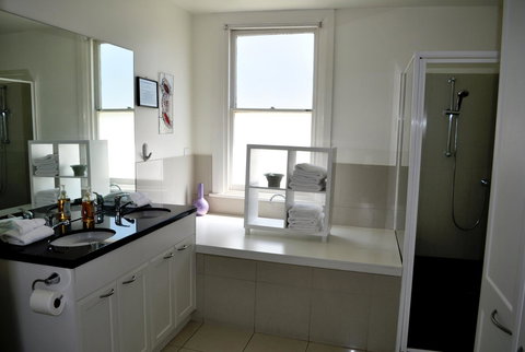 Belton Apartments-Hedge Cottage - Accommodation Bookings 14