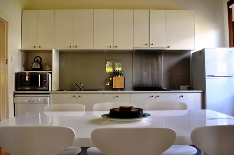 Belton Apartments-Hedge Cottage - Accommodation Bookings 1