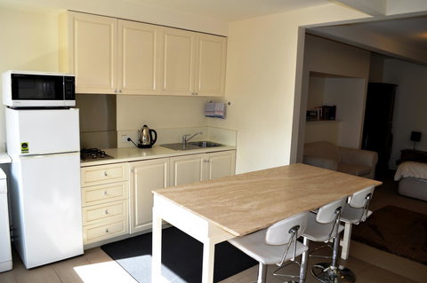 Belton Apartments-Hedge Cottage - Accommodation Bookings 9