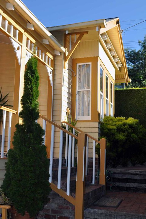 Belton Apartments-Hedge Cottage - Accommodation Bookings 0