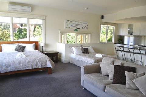 Belton Apartments-Hedge Cottage - Accommodation Bookings 30