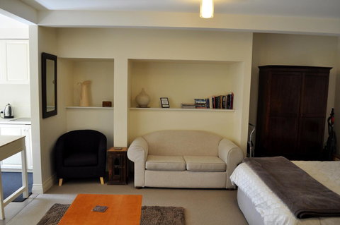 Belton Apartments-Hedge Cottage - Accommodation Bookings 6