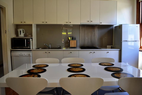 Belton Apartments-Hedge Cottage - Accommodation Bookings 12