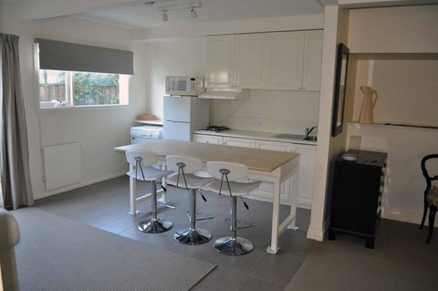 Belton Apartments-Hedge Cottage - Accommodation Bookings 32