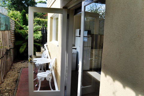 Belton Apartments-Hedge Cottage - Accommodation Bookings 7