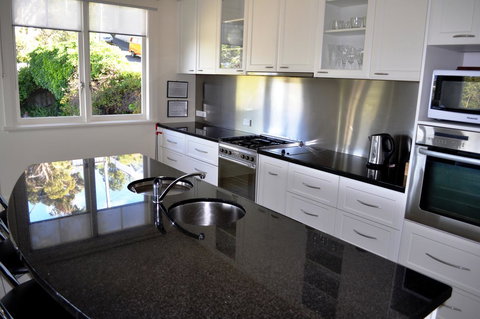 Belton Apartments-Hedge Cottage - Accommodation Bookings 25