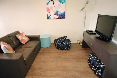 The Holiday Home People - Accommodation Bookings 9