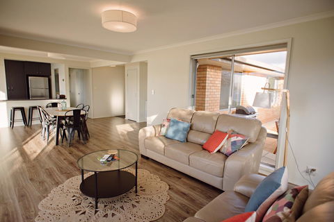 The Holiday Home People - Accommodation Bookings 3