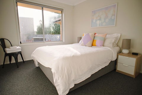 The Holiday Home People - Accommodation Bookings 12