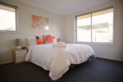 The Holiday Home People - Accommodation Bookings 15