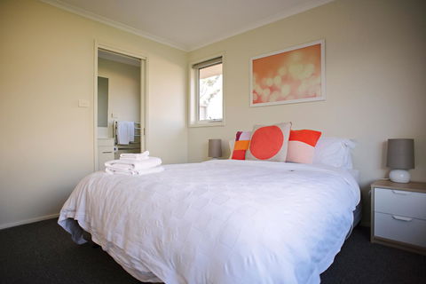 The Holiday Home People - Accommodation Bookings 14