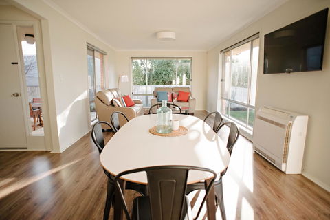 The Holiday Home People - Accommodation Bookings 8