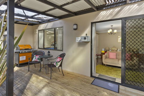 Oyster Cove Chalet - Accommodation Bookings 3