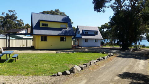 Four Seasons Waterfront Villas - Accommodation Bookings 9