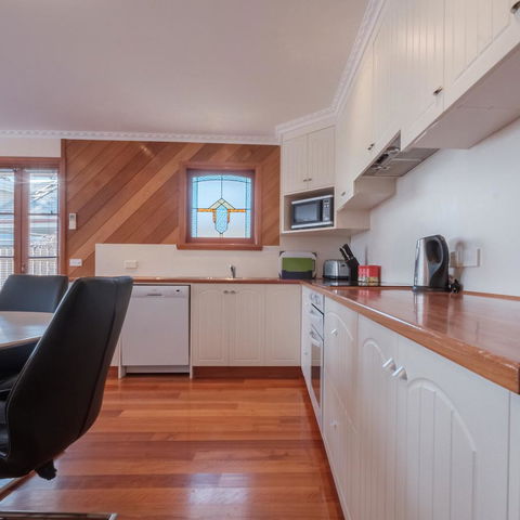 Cod Rock Point - Accommodation Bookings 9