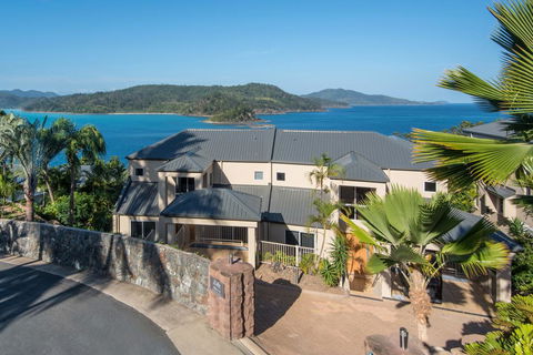 New La Bella Waters 1 Wide Reaching Ocean Views And Buggy - Accommodation Bookings 1