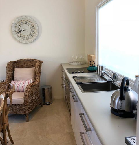 NEW: Tranquil Retreat -The Barn House Ingleside, Northern Beaches - Accommodation Bookings 3