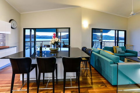 NEWLY BEAUTFULLY RENOVATED 16 The Casuarina - 3 Bedroom House With 180 Degree Ocean Views - Accommodation Bookings 1