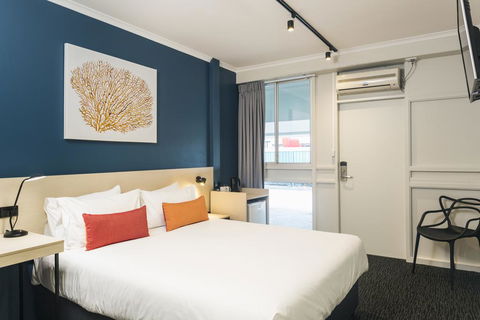 Nightcap At Edge Hill Tavern - Accommodation Bookings 2