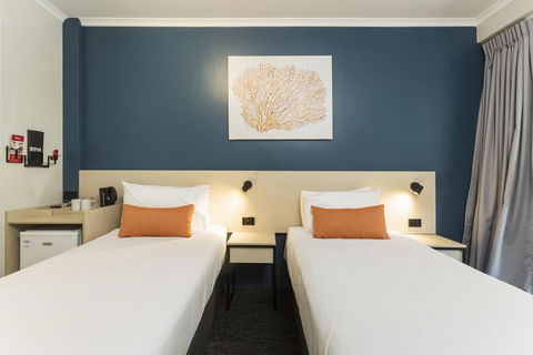 Nightcap At Edge Hill Tavern - Accommodation Bookings 1