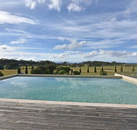 Noble Willow Homestead Lovedale. Super Spacious with views and pool - Accommodation Bookings