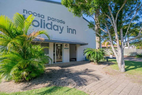 Noosa Parade Holiday Inn - Accommodation Bookings 2
