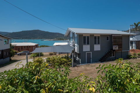 Norm's Beach House - Airlie Beach - Accommodation Bookings 0