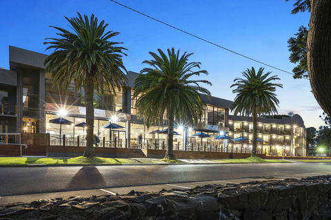 North Pier Hotel - Accommodation Bookings 0