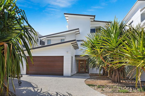 NORTHSHOR- ULTIMATE BEACH HOUSE - Accommodation Bookings 1