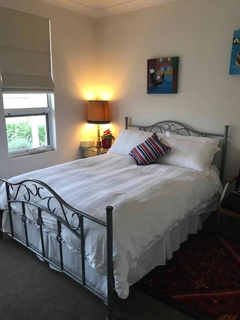 Not Quite The Ritz - Accommodation Bookings 0