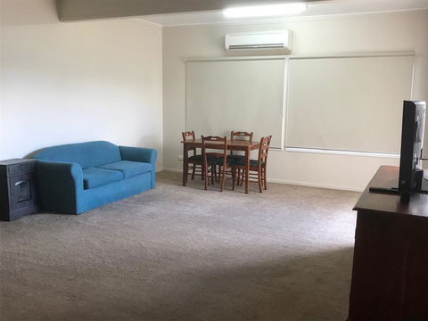 O'Shea's Royal Hotel - Accommodation Bookings 1