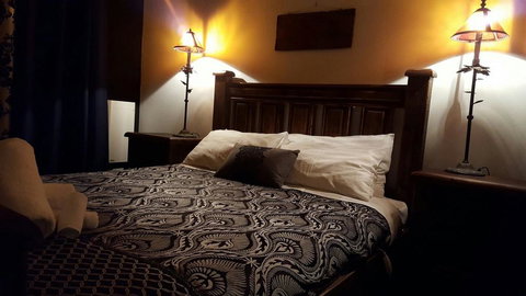 Oak & Barrel / 7 Twynam Street - Accommodation Bookings 1