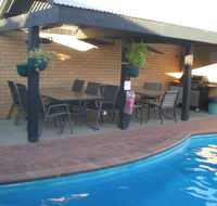Oasis Motor Inn