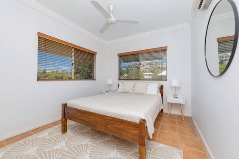 Ocean Breeze, Near Parks And Rowes Bay - Accommodation Bookings 3